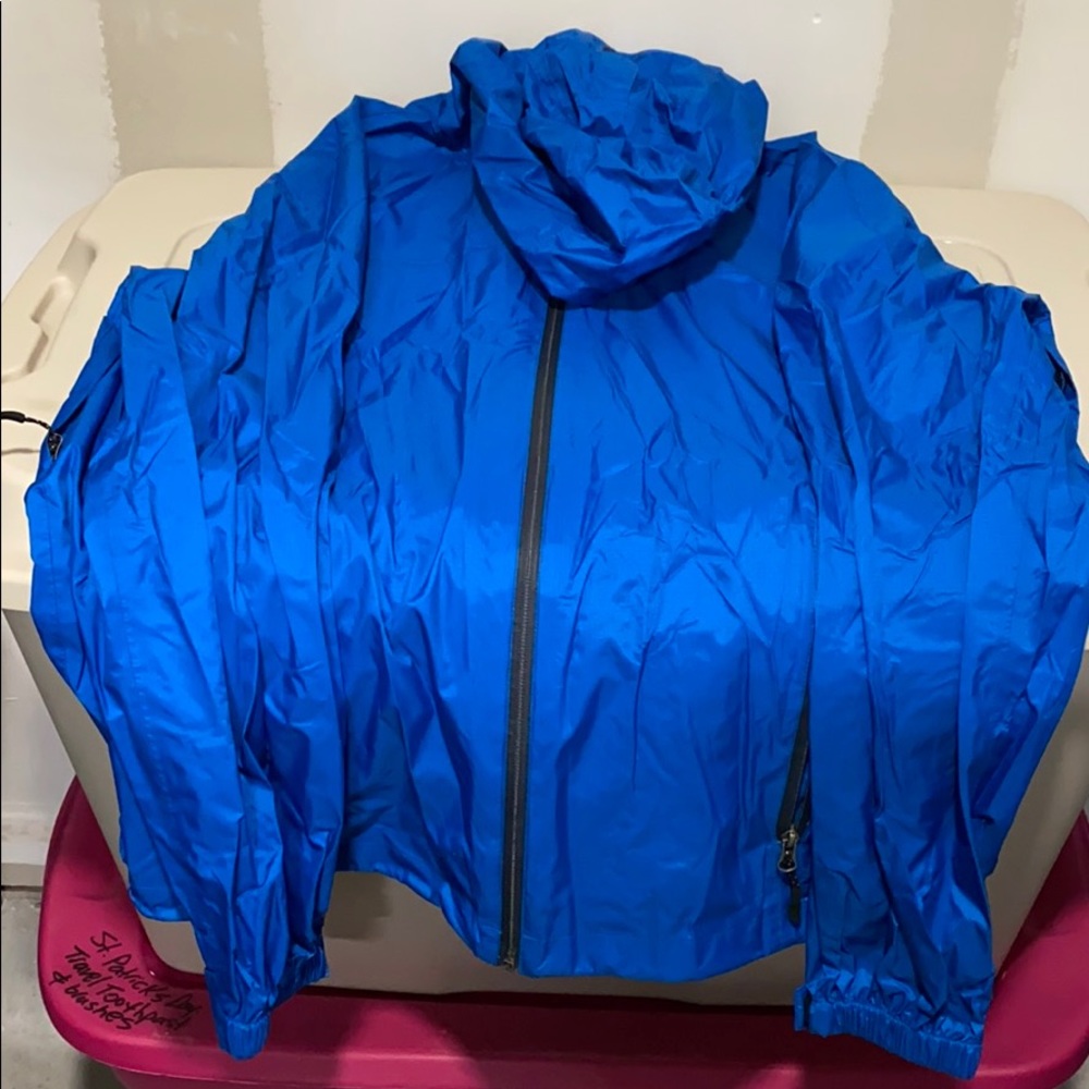 Wind barker coat